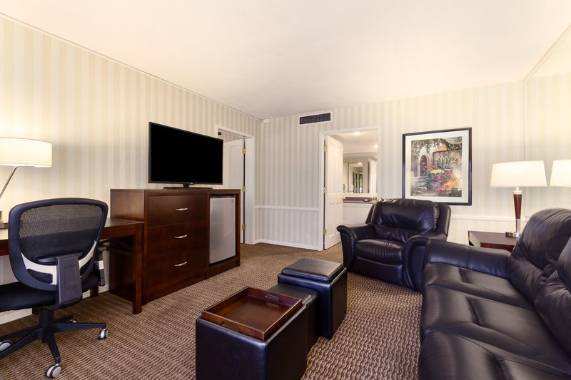 BEST WESTERN PLUS Carriage Inn - Van Nuys, CA