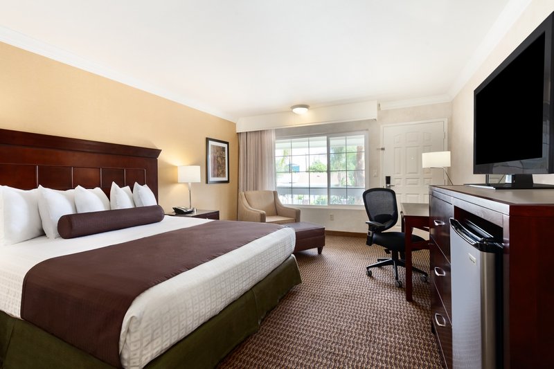 BEST WESTERN PLUS Carriage Inn - Van Nuys, CA