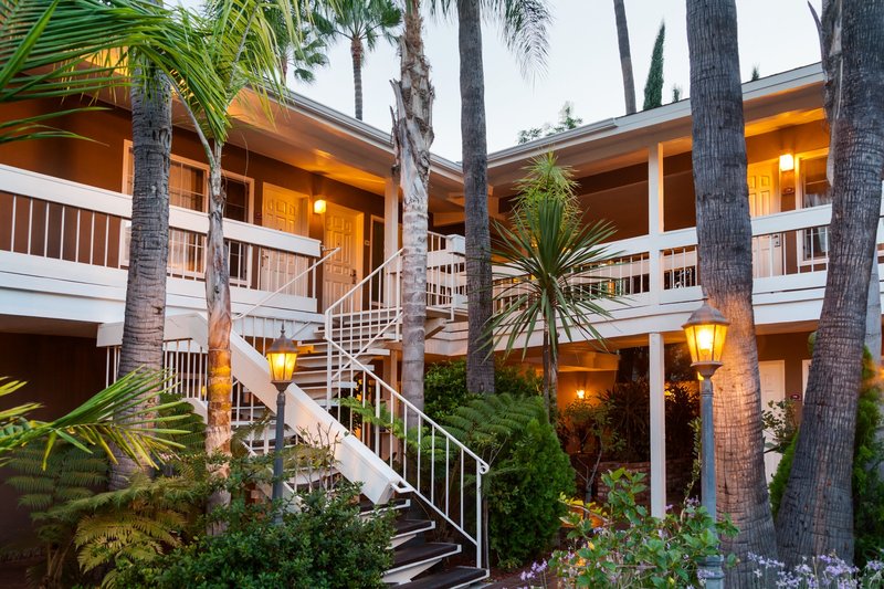 BEST WESTERN PLUS Carriage Inn - Van Nuys, CA