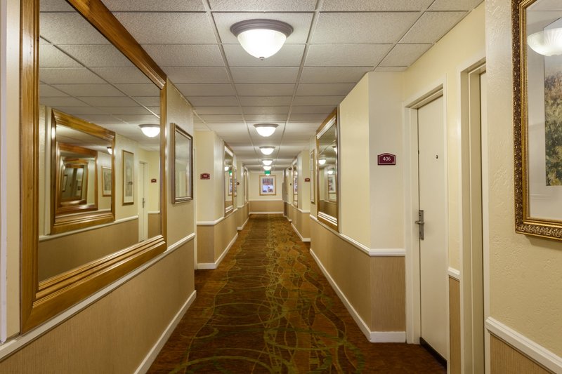 BEST WESTERN PLUS Carriage Inn - Van Nuys, CA