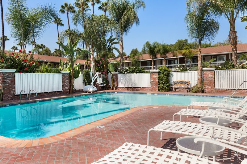 BEST WESTERN PLUS Carriage Inn - Van Nuys, CA