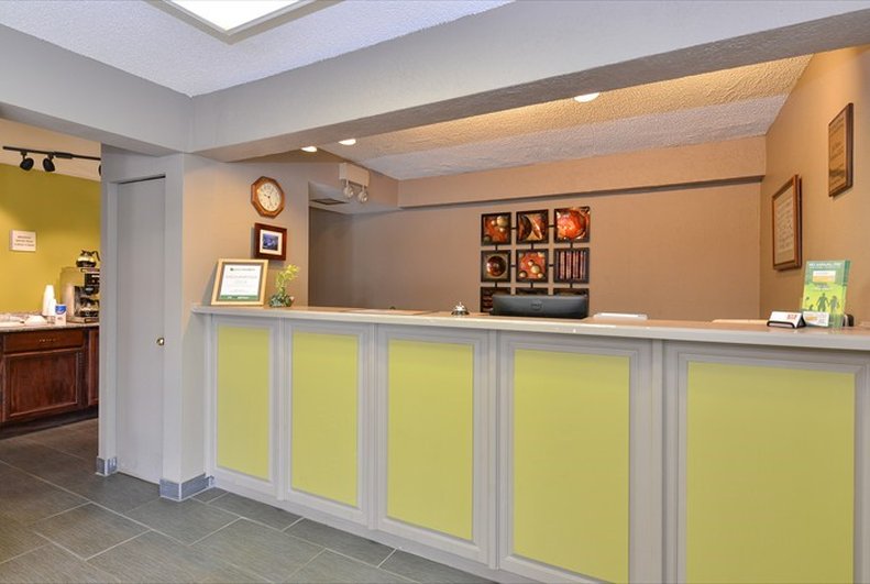 Econo Lodge Inn & Suites - Gilbertsville, KY