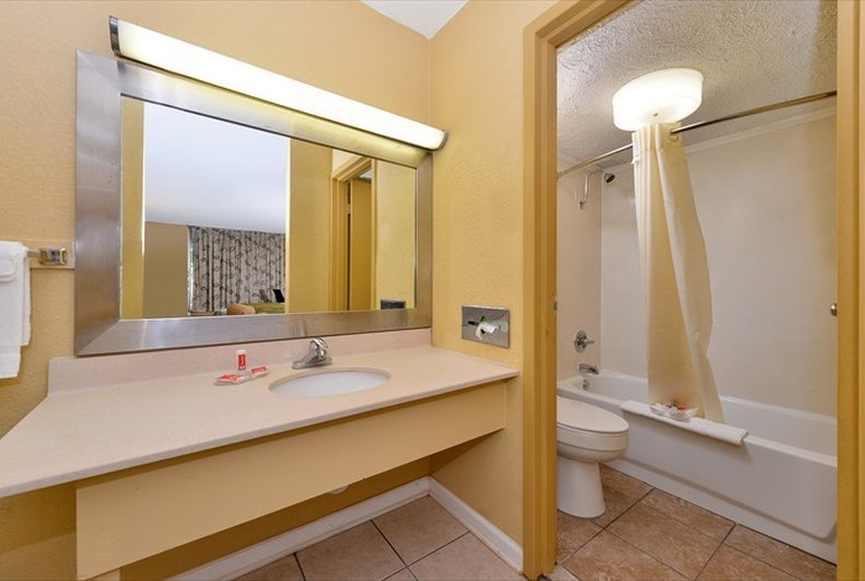 Econo Lodge Inn & Suites - Gilbertsville, KY