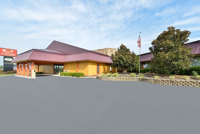 Econo Lodge Inn & Suites - Gilbertsville, KY