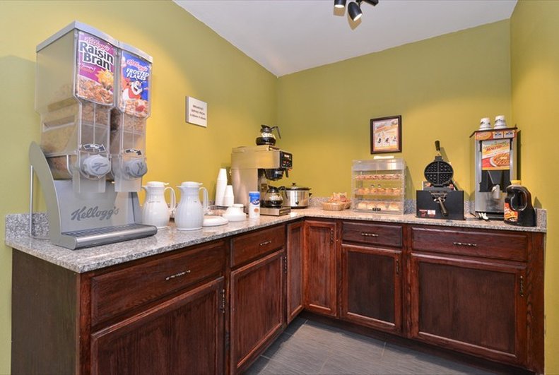 Econo Lodge Inn & Suites - Gilbertsville, KY