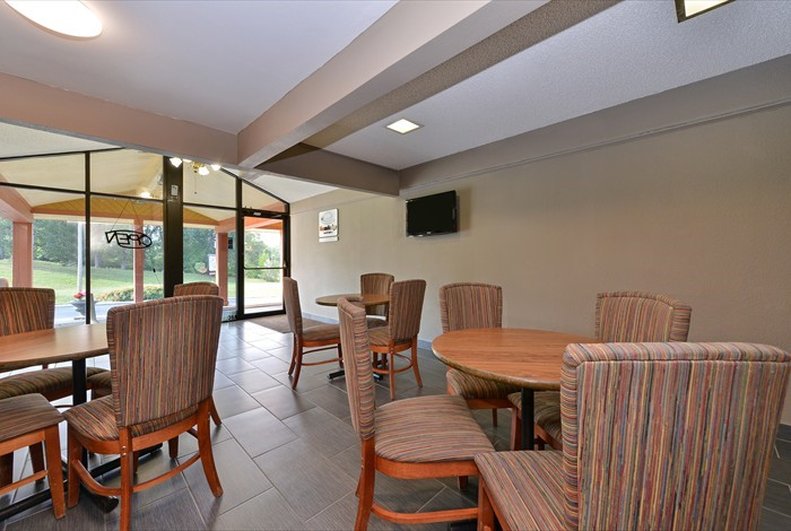 Econo Lodge Inn & Suites - Gilbertsville, KY