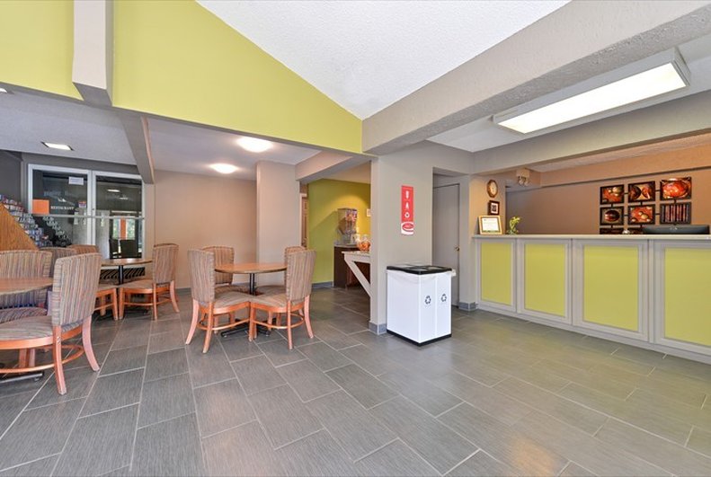 Econo Lodge Inn & Suites - Gilbertsville, KY