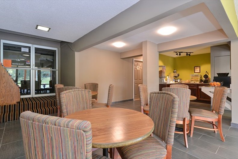 Econo Lodge Inn & Suites - Gilbertsville, KY