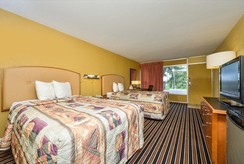 Econo Lodge Inn & Suites - Gilbertsville, KY