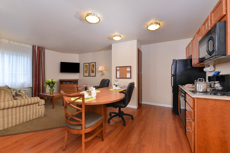 Candlewood Suites Bloomington-Normal - Colfax, IL