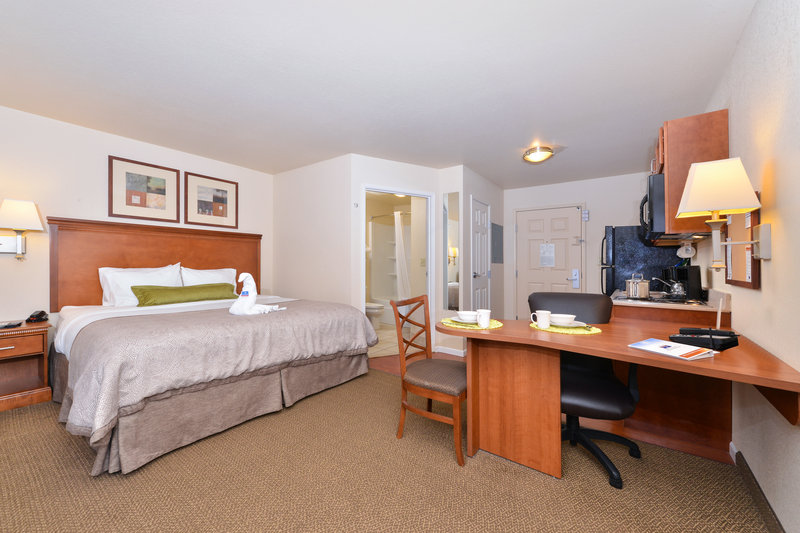 Candlewood Suites Bloomington-Normal - Colfax, IL