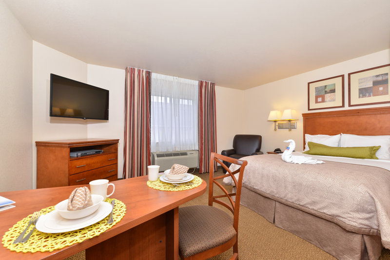 Candlewood Suites Bloomington-Normal - Colfax, IL