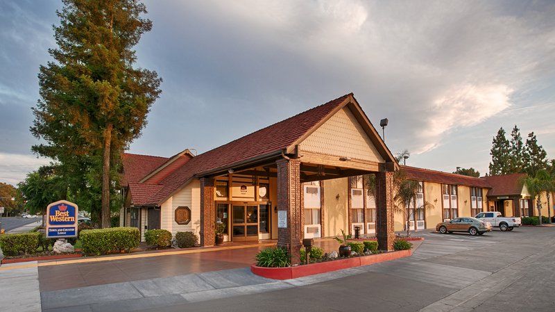 BEST WESTERN PLUS Town & Country Lodge - Tulare, CA