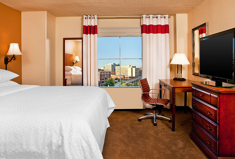 Four Points By Sheraton Knoxville Cumberland House Hotel - Knoxville, TN