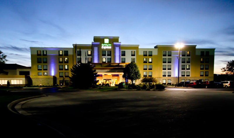 Holiday Inn Express Janesville-I-90 & US Hwy 14 - Janesville, WI