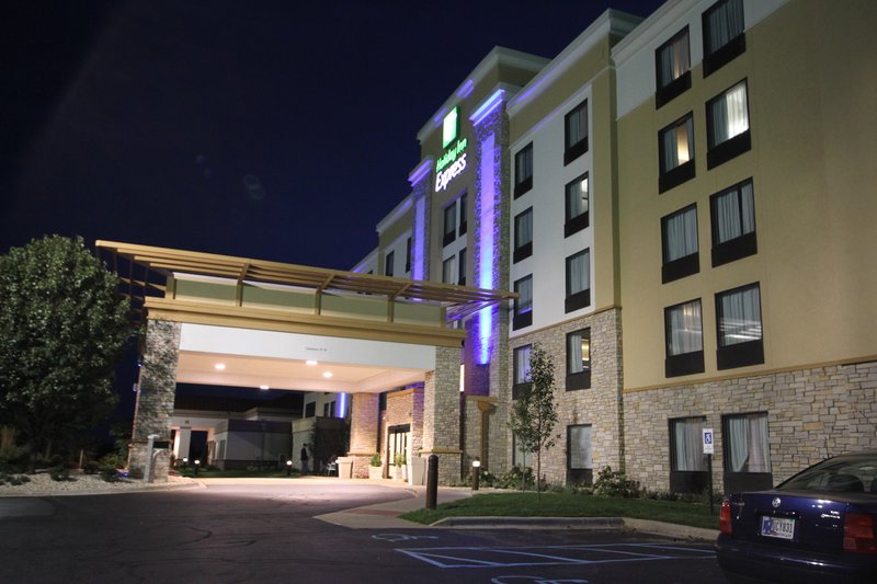 Holiday Inn Express Janesville-I-90 & US Hwy 14 - Janesville, WI