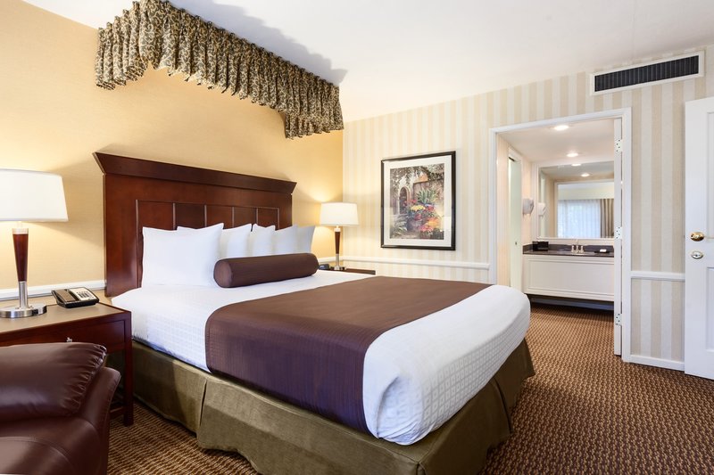 BEST WESTERN PLUS Carriage Inn - Van Nuys, CA