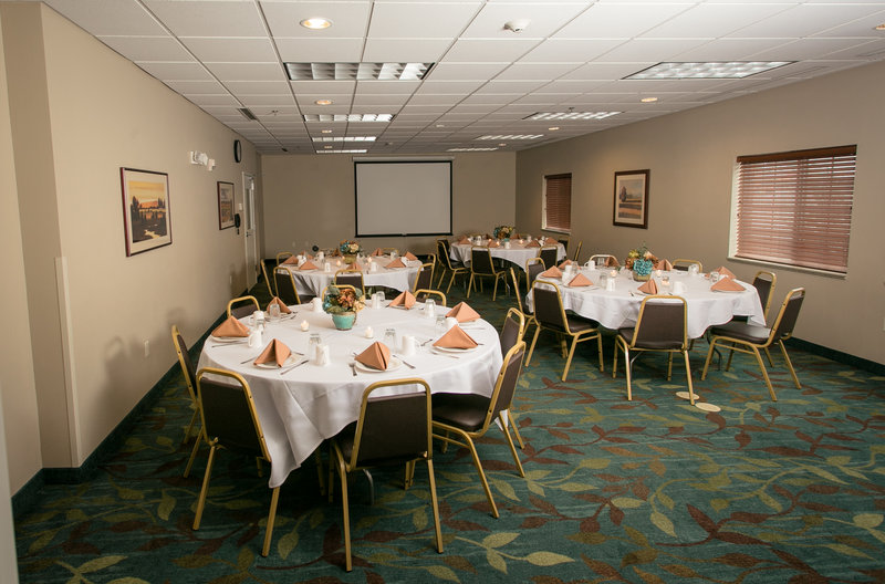 Candlewood Suites-Fargo-N - Leonard, ND