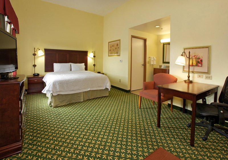 Hampton Inn & Suites Lamar - Mill Hall, PA