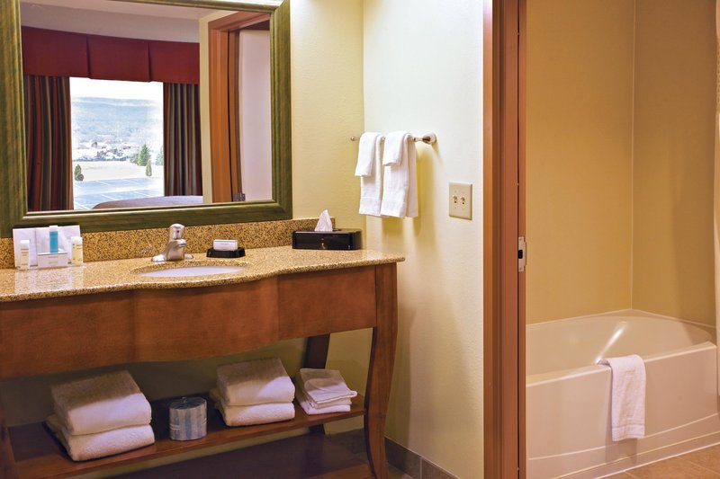 Hampton Inn & Suites Lamar - Mill Hall, PA