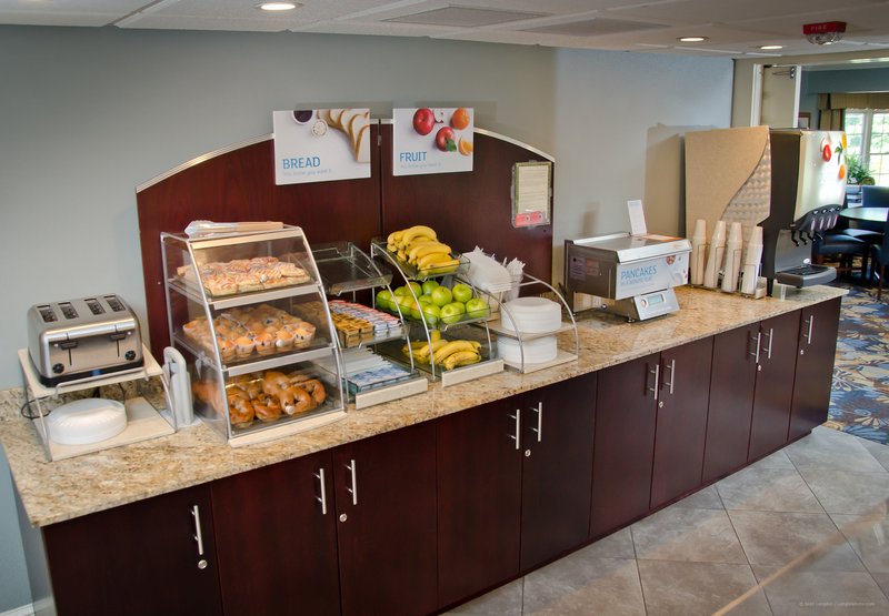 Holiday Inn Express & Suites MERRIMACK - Merrimack, NH