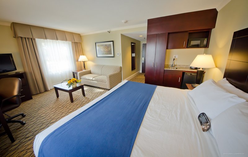 Holiday Inn Express & Suites MERRIMACK - Merrimack, NH