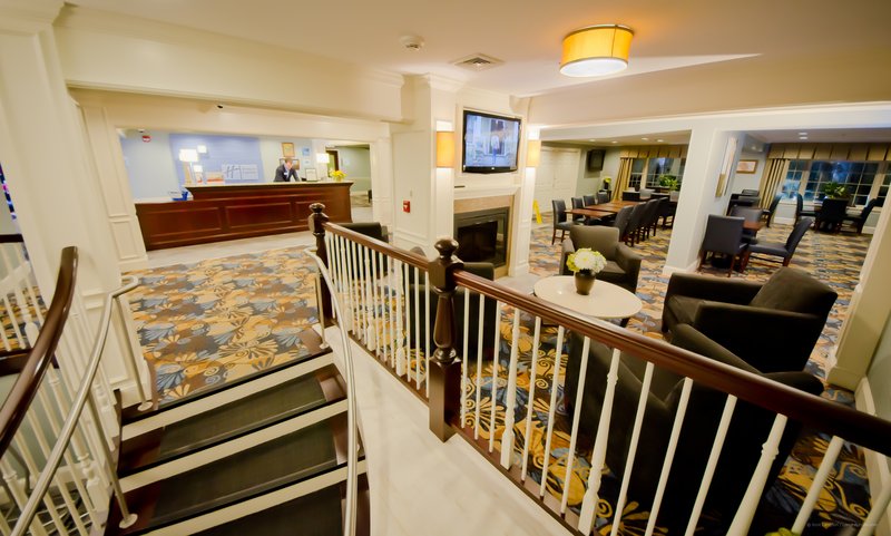 Holiday Inn Express & Suites MERRIMACK - Merrimack, NH