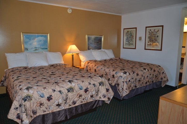 Red Carpet Inn & Suites - Ebensburg, PA
