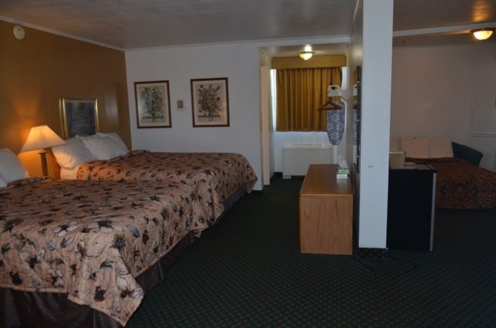 Red Carpet Inn & Suites - Ebensburg, PA