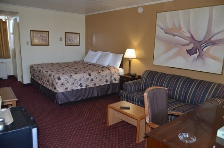 Red Carpet Inn & Suites - Ebensburg, PA