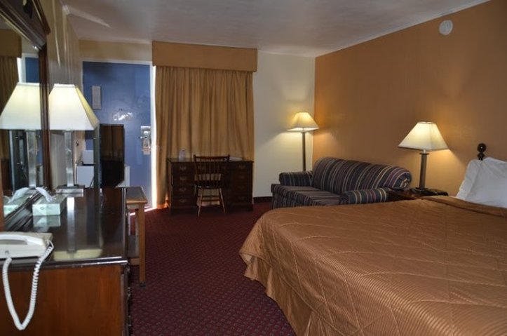 Red Carpet Inn & Suites - Ebensburg, PA