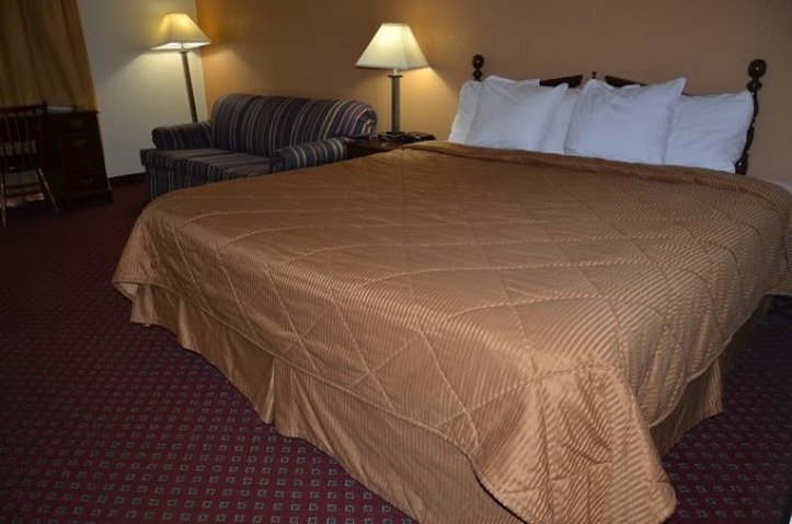 Red Carpet Inn & Suites - Ebensburg, PA