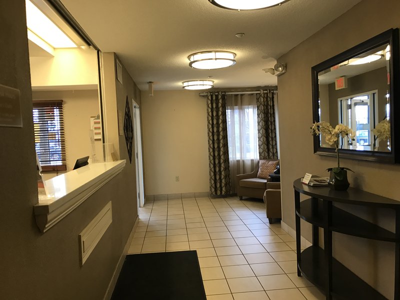 Candlewood Suites CHICAGO/NAPERVILLE - Warrenville, IL