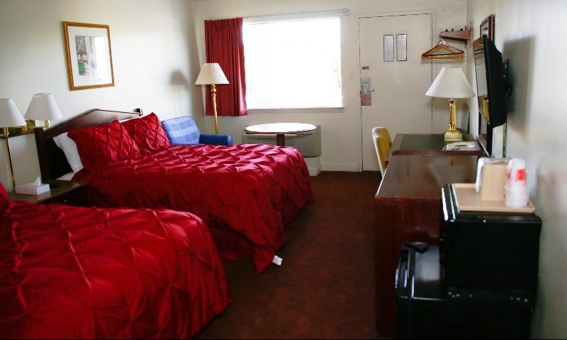 Red Carpet Inn & Suites - Culpeper, VA