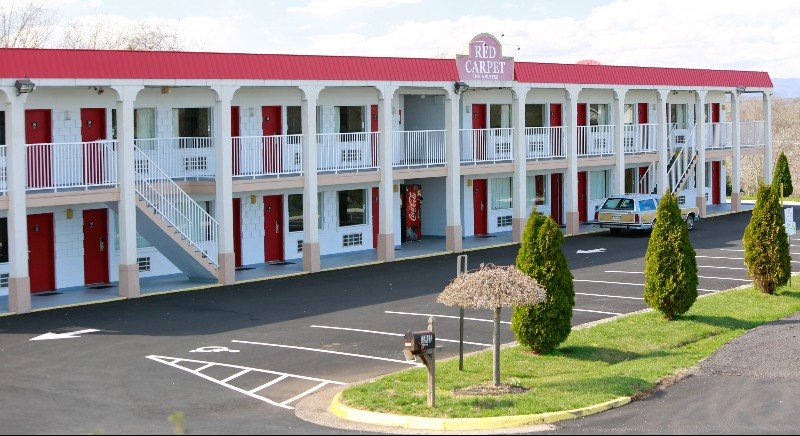 Red Carpet Inn & Suites - Culpeper, VA