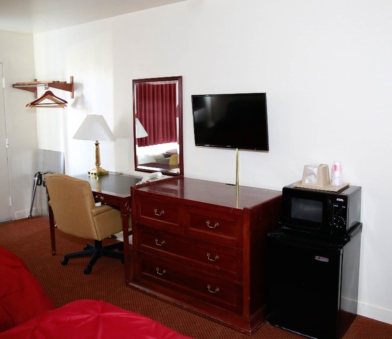 Red Carpet Inn & Suites - Culpeper, VA