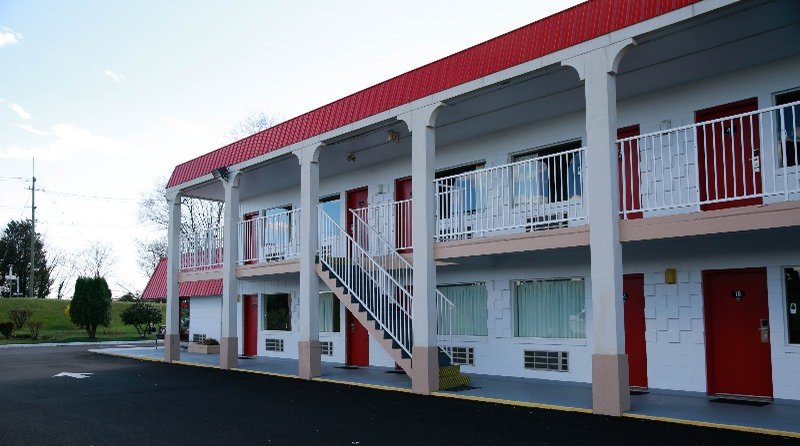 Red Carpet Inn & Suites - Culpeper, VA
