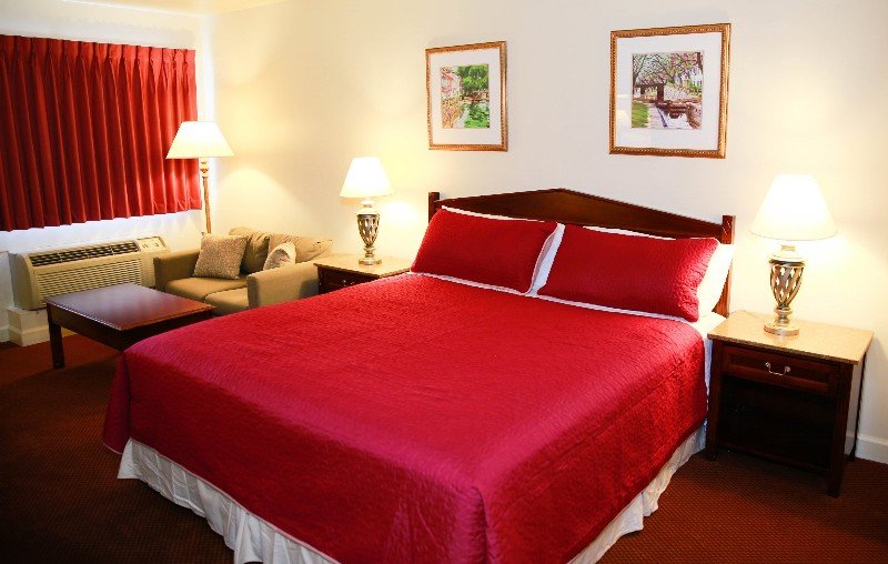 Red Carpet Inn & Suites - Culpeper, VA