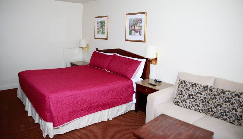 Red Carpet Inn & Suites - Culpeper, VA