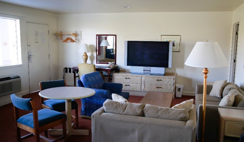 Red Carpet Inn & Suites - Culpeper, VA