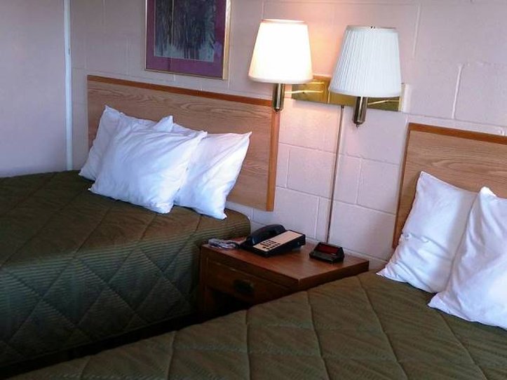 Red Carpet Inn - Dix, IL