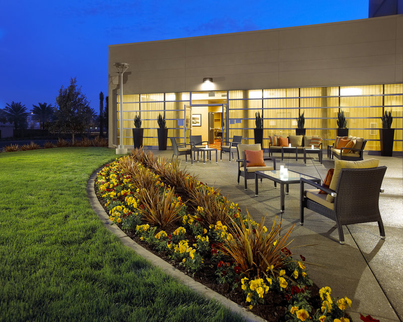 Courtyard By Marriott Long Beach Airport - Long Beach, CA
