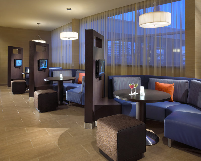 Courtyard By Marriott Long Beach Airport - Long Beach, CA