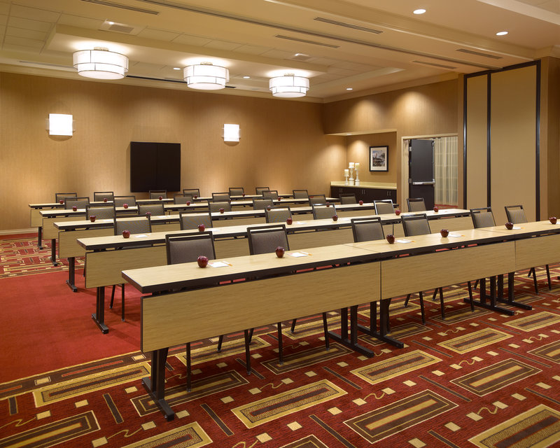 Courtyard By Marriott Long Beach Airport - Long Beach, CA