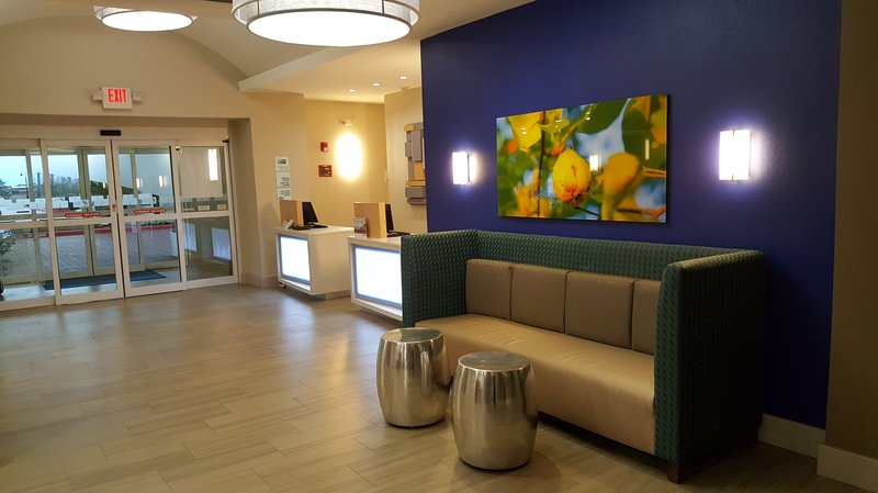 Holiday Inn Express & Suites PEARLAND - Pearland, TX