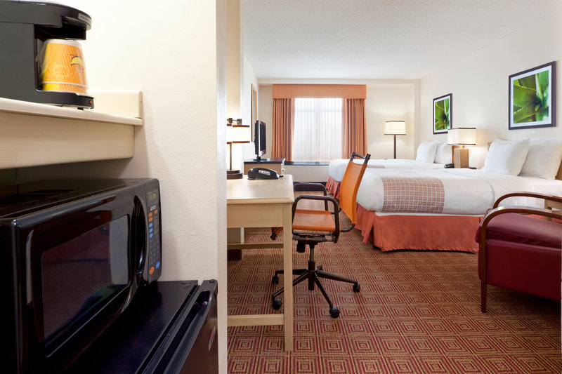 La Quinta Inn & Suites Garden City - Terre Haute, IN