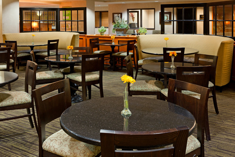 La Quinta Inn & Suites Garden City - Terre Haute, IN