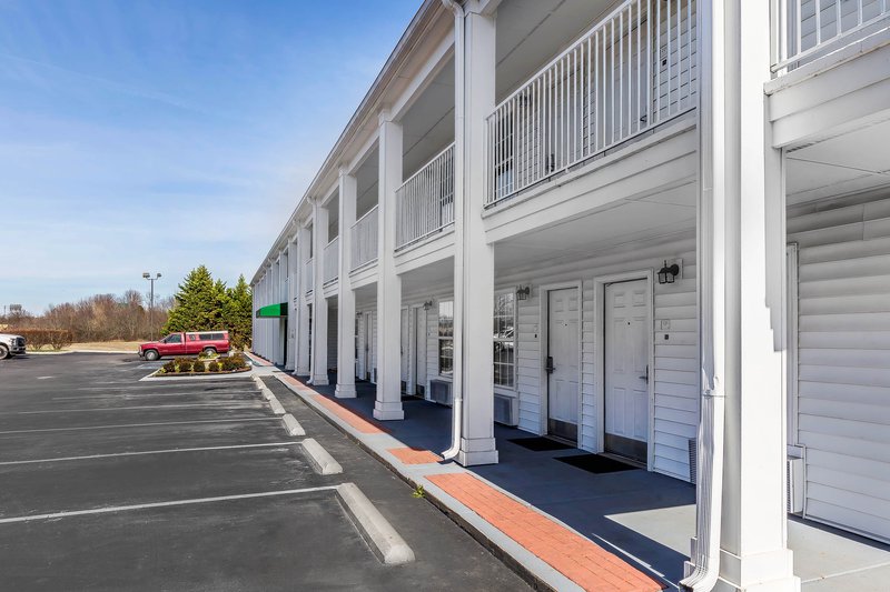 Quality Inn - Gallatin, TN