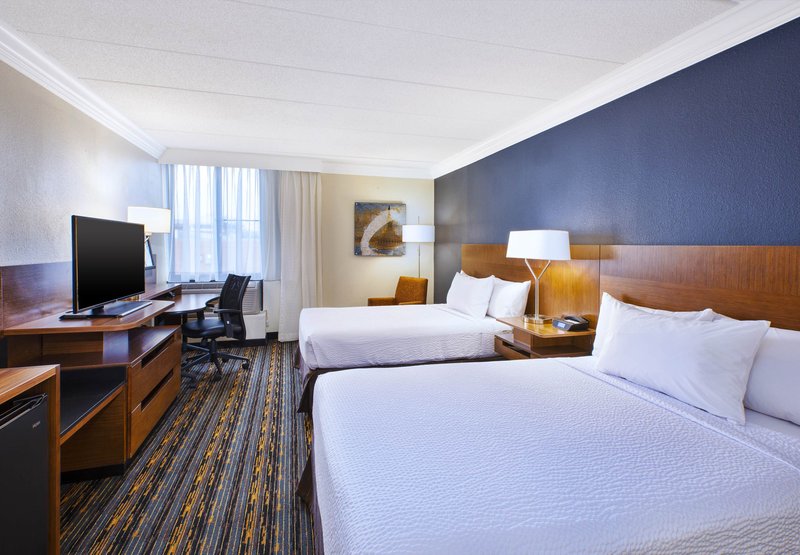 Holiday Inn Express RESTON HERNDON-DULLES AIRPORT - Herndon, VA