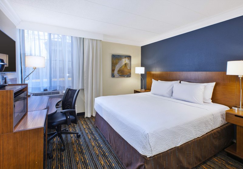 Holiday Inn Express RESTON HERNDON-DULLES AIRPORT - Herndon, VA